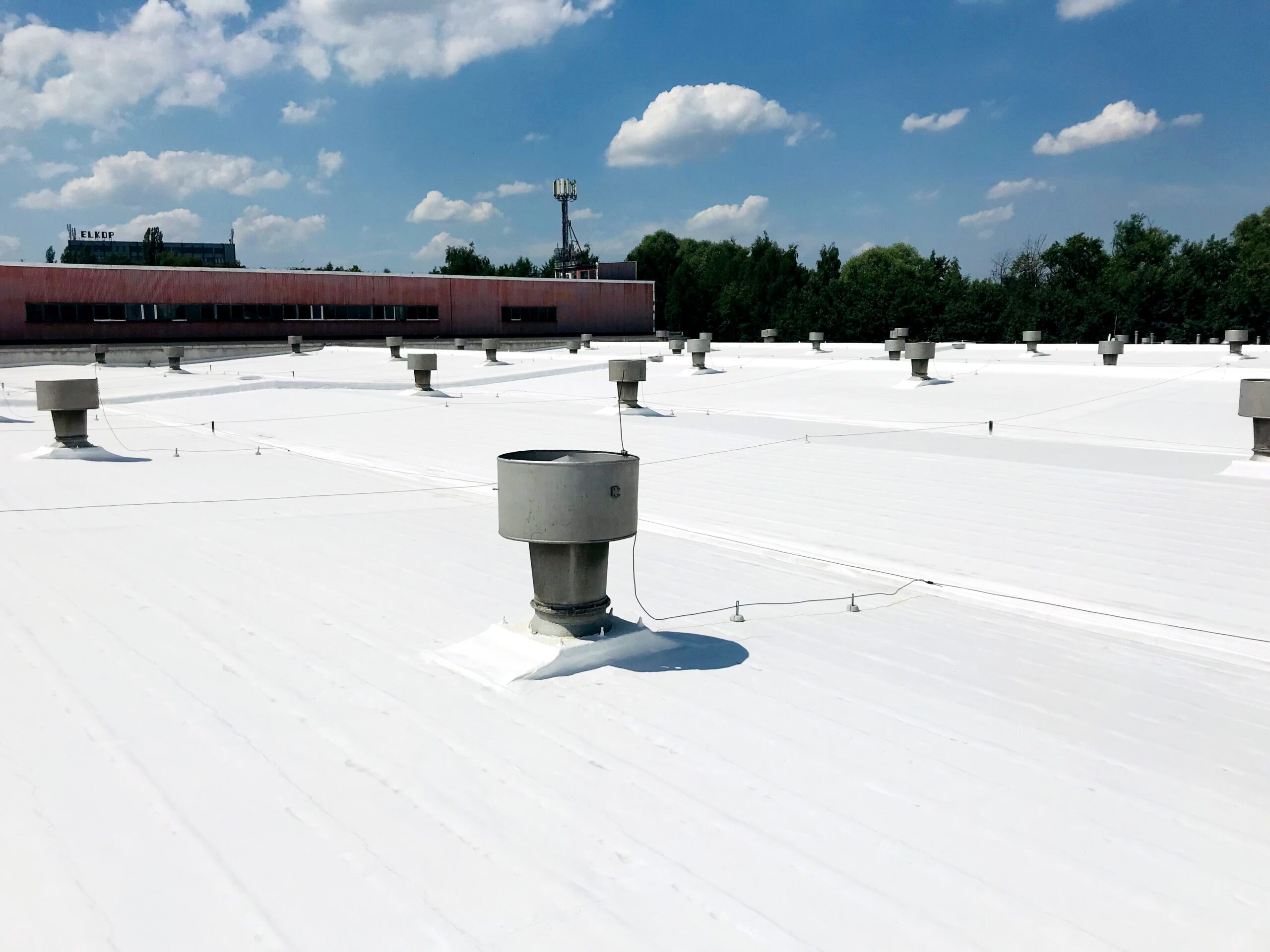 Renovated flat roof in London – waterproof and long-lasting roofing solution.